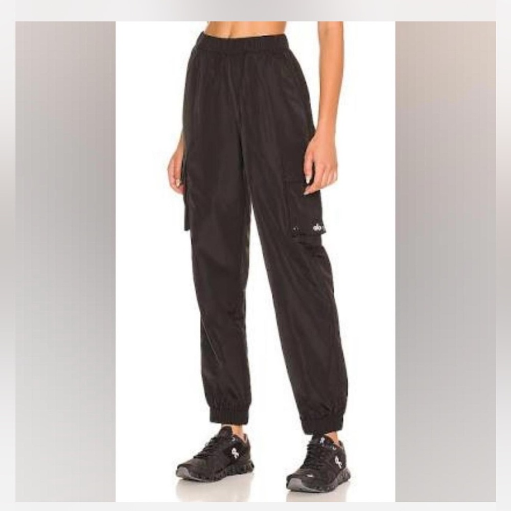 ALO Yoga “it girl” cargo joggers Size XS